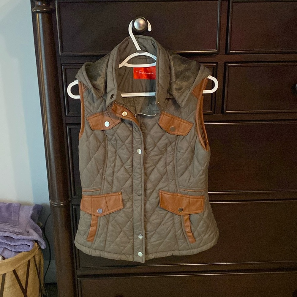 Green Vest with Brown Leather Details, Size Small, Has a Hood, Soft Interior